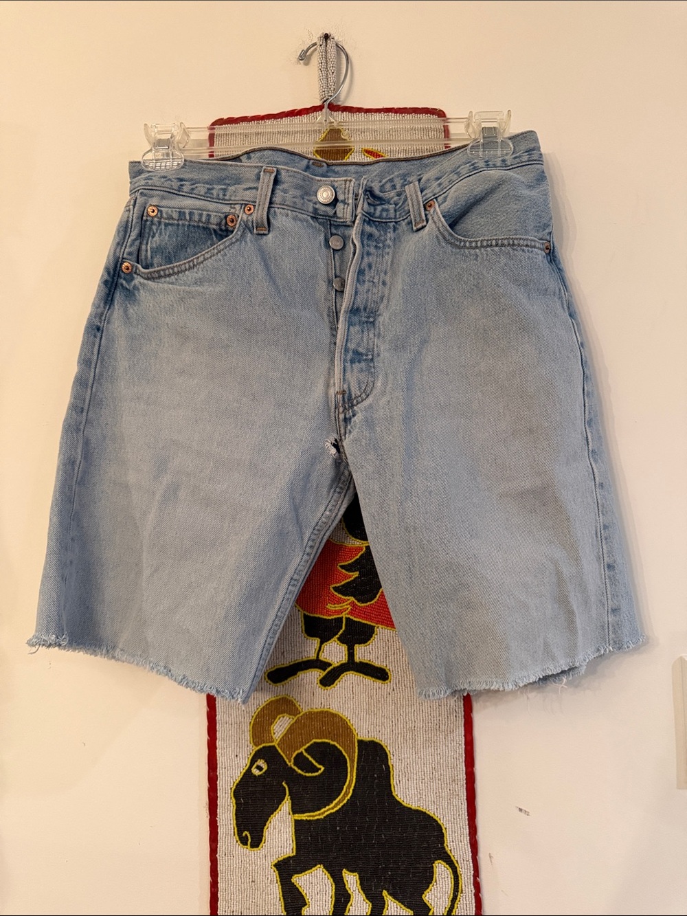 “Levi’s” cut off Distressed Jean Shorts